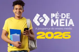 Jovem sorrindo segura cadernos e celular ao lado do logo Pé-de-Meia 2026 em fundo roxo.